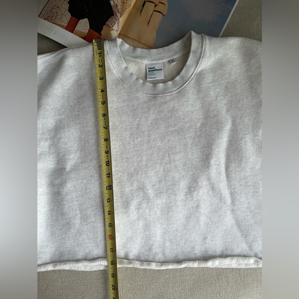Aritzia TNA Sweatfleece Cozy Fleece Cropped Raw Hem In Light Gray Size 2XL - Picture 11 of 13